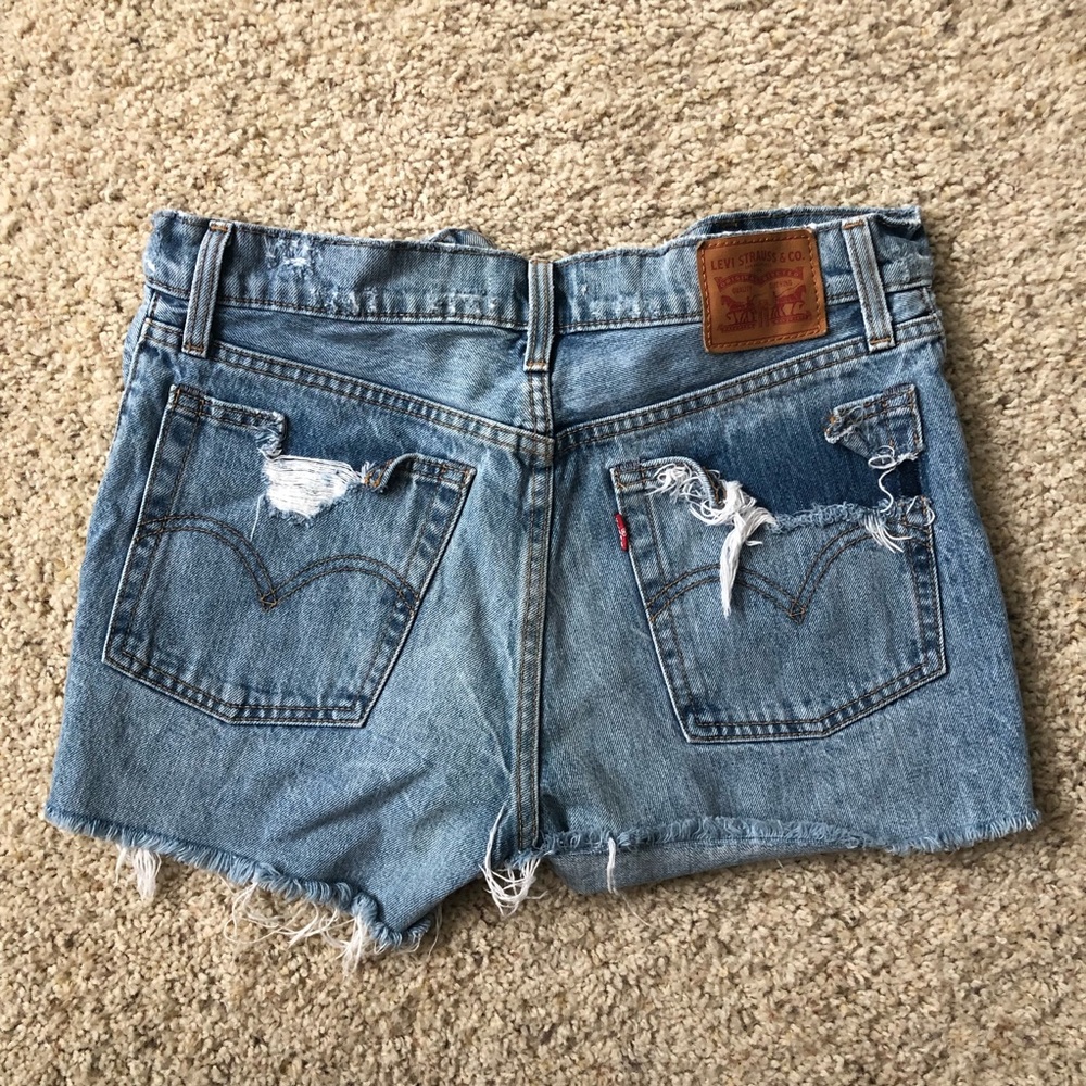 Levi’s High-Waisted Distressed Wedgie Shorts - Picture 4 of 5